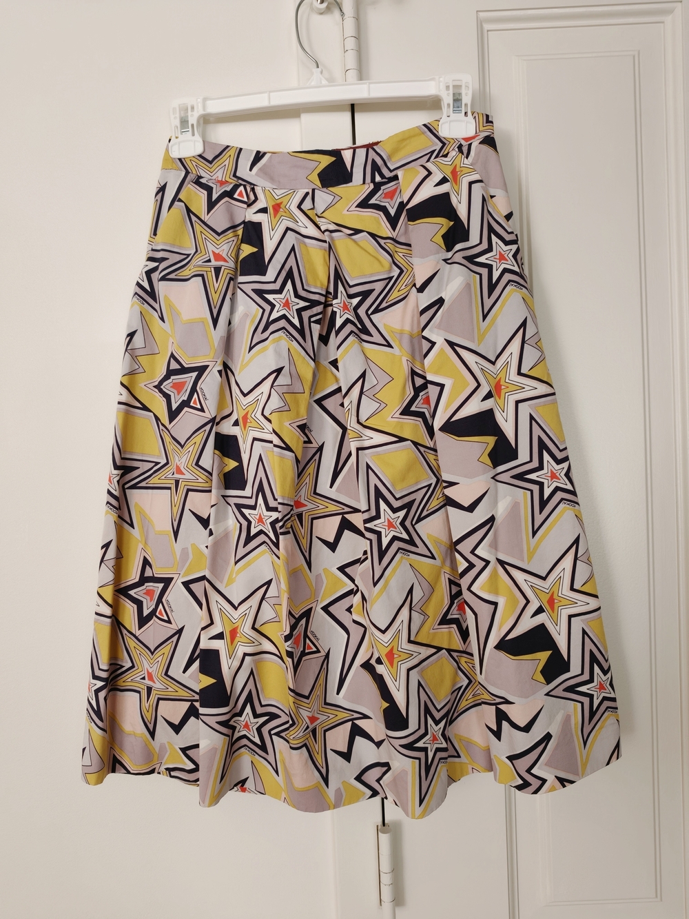 Stylish Star-Print Midi Skirt in Yellow and navy blue